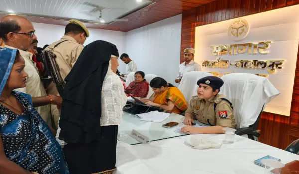 जलालपुर में डीएम-एसपी ने सुनीं फरियादें, शिकायतों के निस्तारण पर दिए निर्देश